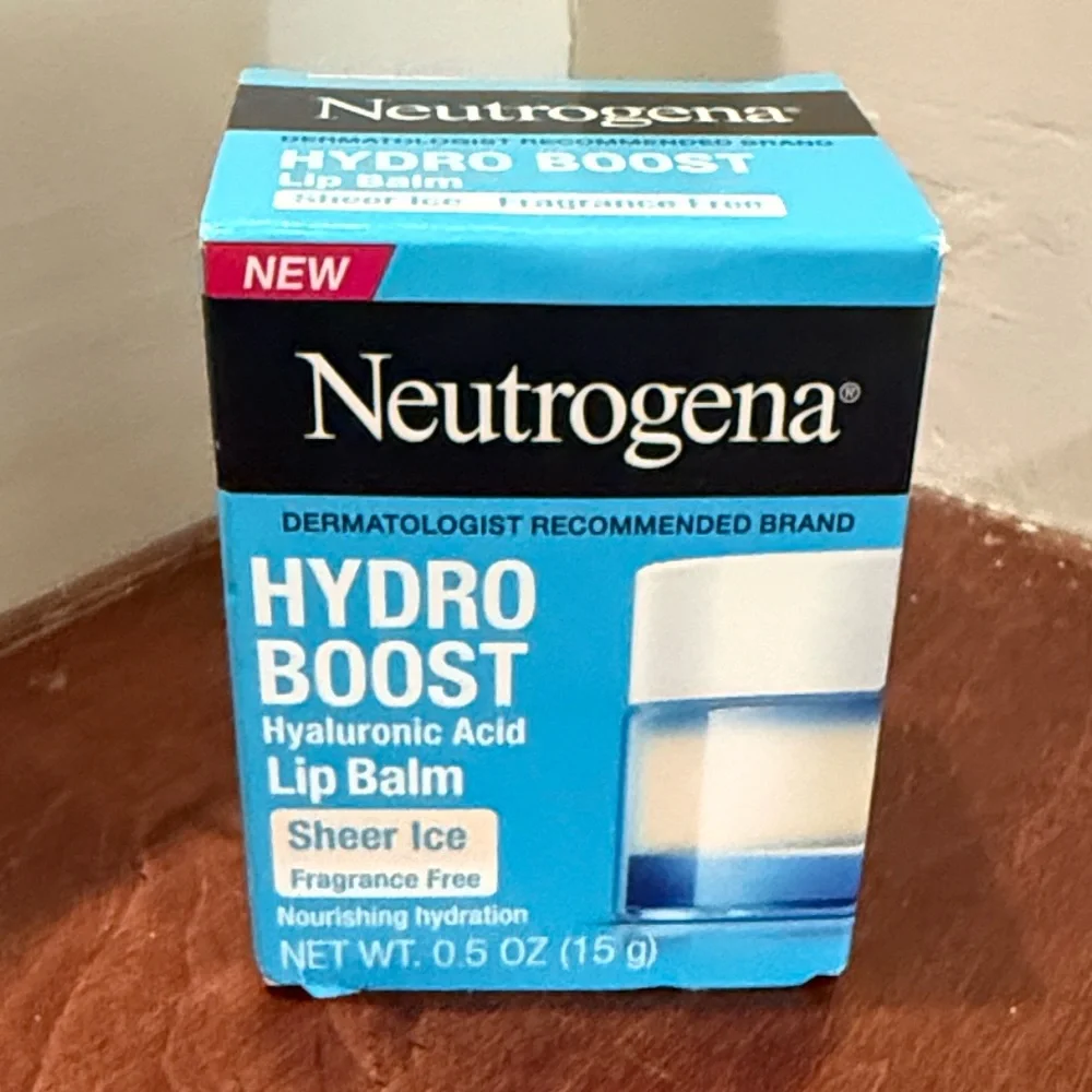 NWT Neutrogena Hydro Boost Lip Balm in Sheer Ice